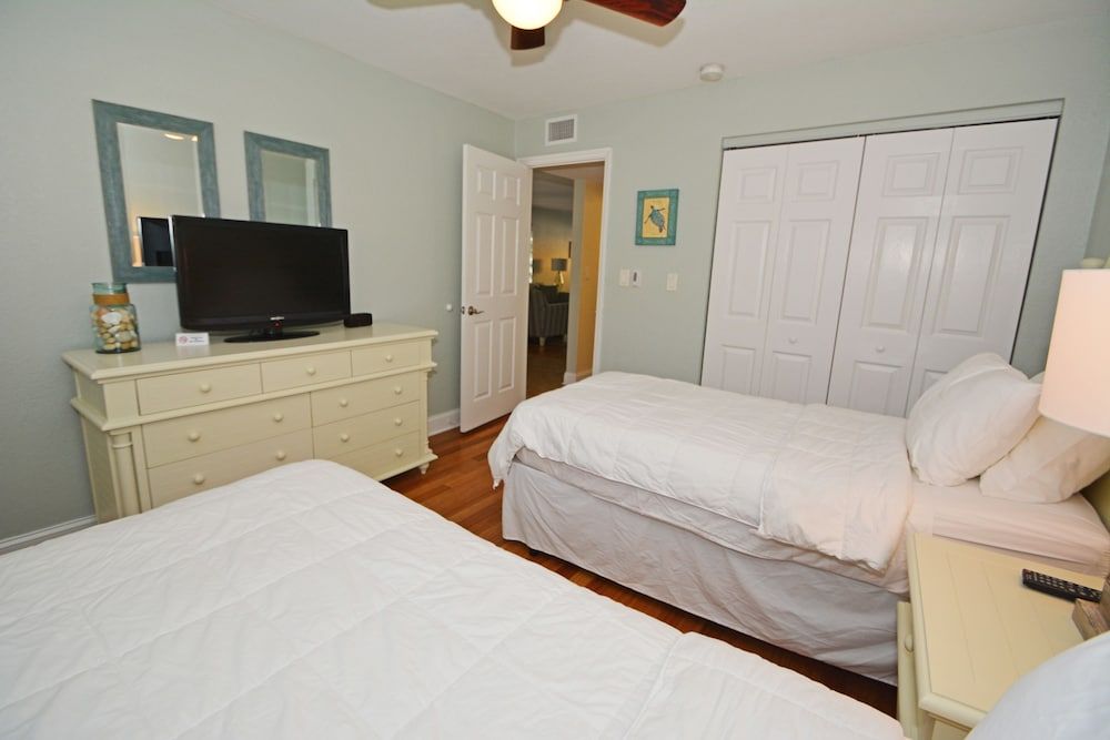 Westwinds Waterfront Resort Condo, 2 Bedrooms, Kitchen 4