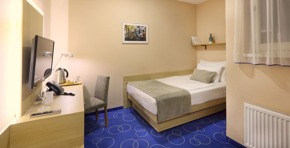 undefined Hotel Amarilis 4