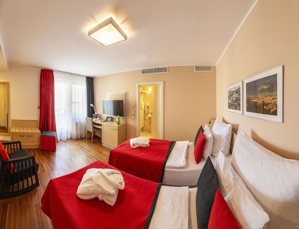 undefined Hotel Amarilis 5