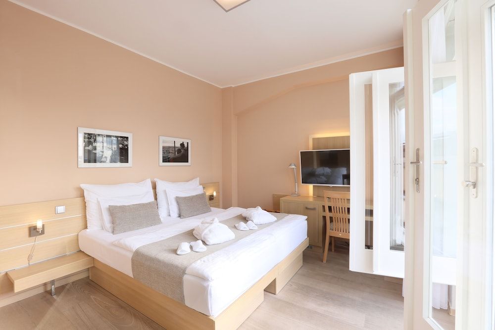 undefined Hotel Amarilis 2