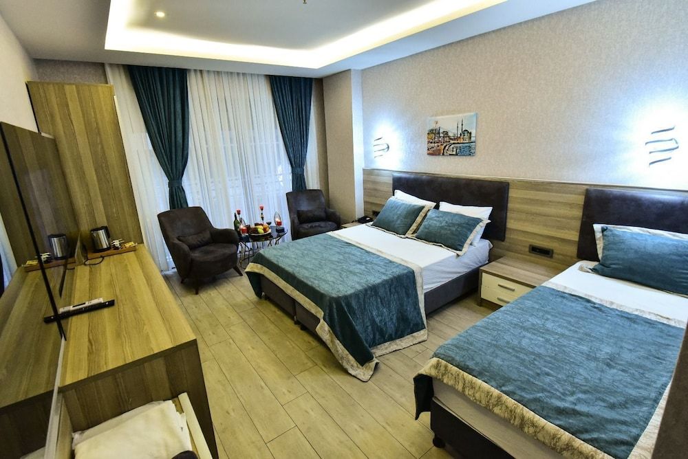 undefined Restwon Suit