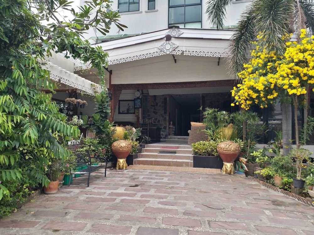 undefined Platinum Place 4