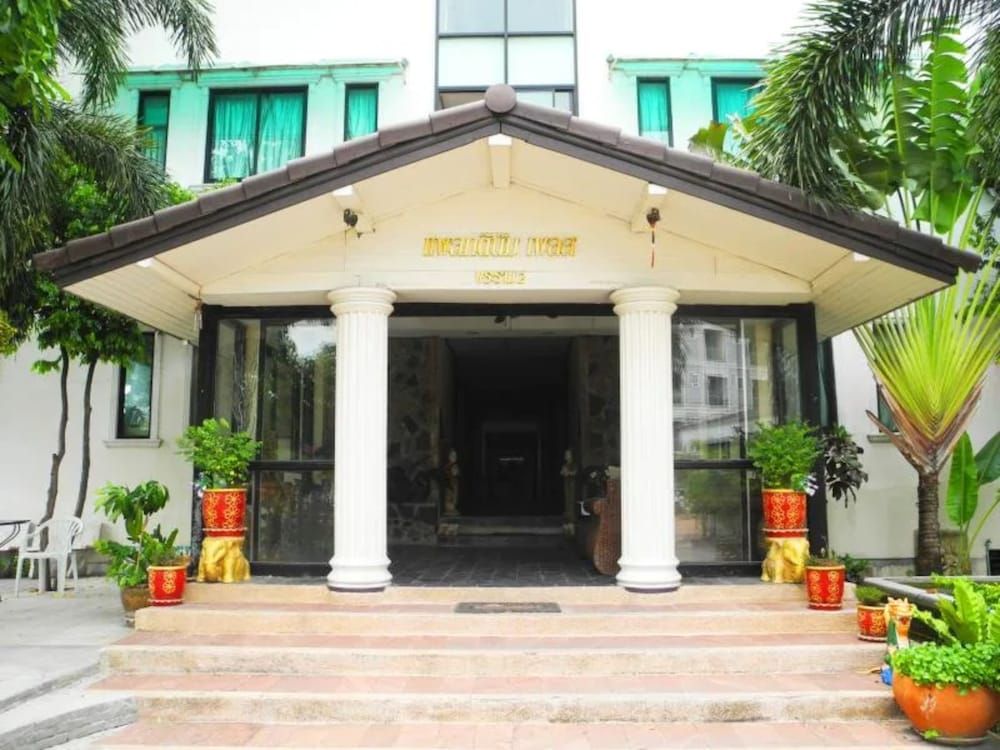 undefined Platinum Place 6