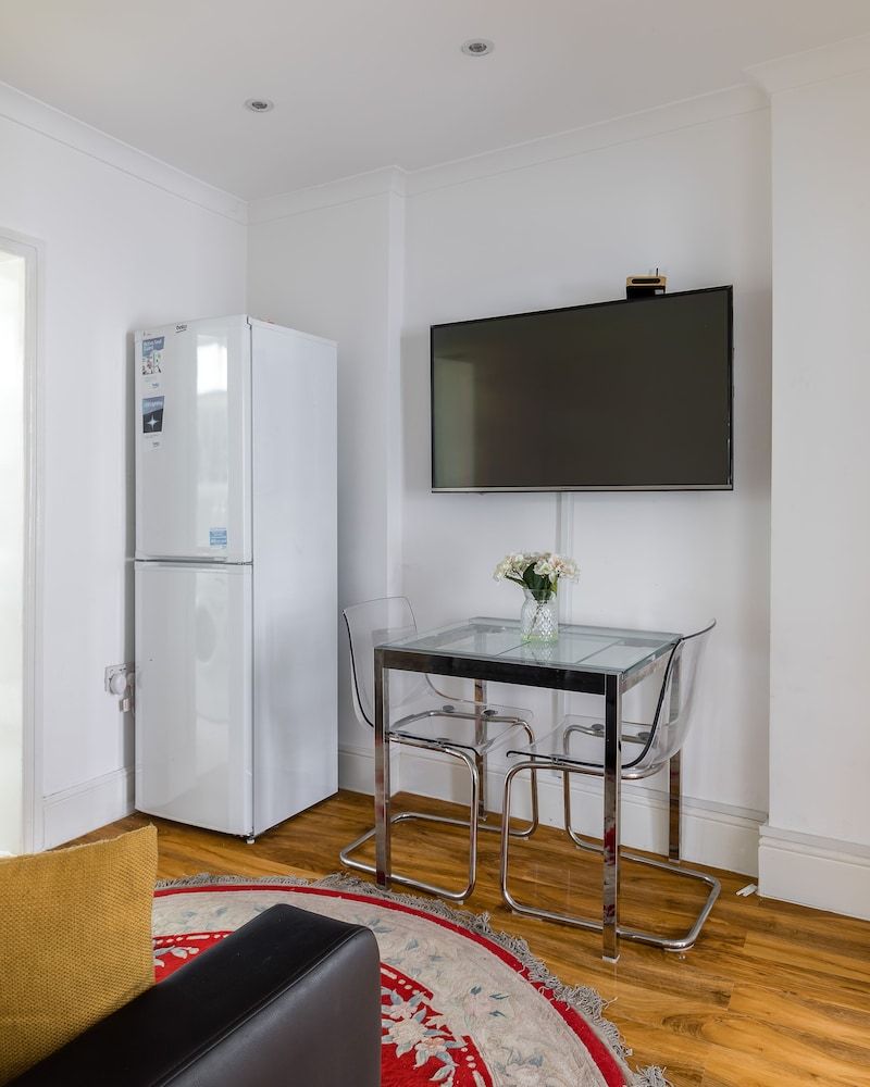 undefined Picktheplace Crawford Place Suites 6