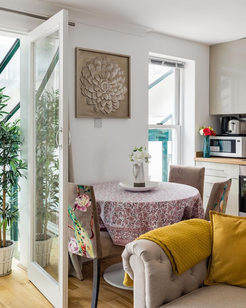 Picktheplace Crawford Place Suites Comfort Apartment 10