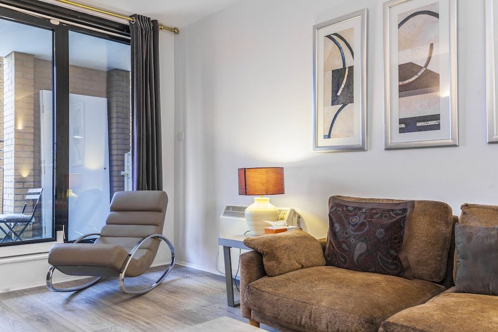 Point West Apartments Gloucester Road Apartment, 2 Bedrooms 9