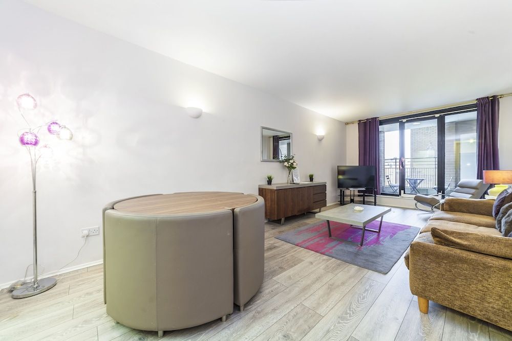 Point West Apartments Gloucester Road Apartment, 2 Bedrooms 10