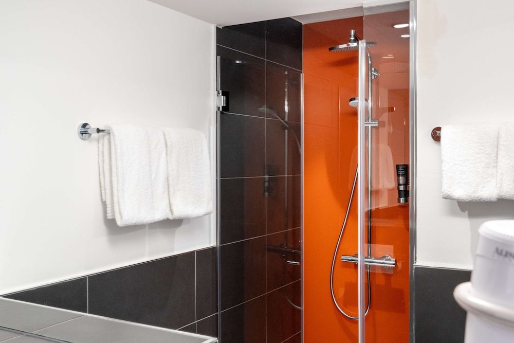 Campanile Vienna South Standard Room, 1 King Bed 4