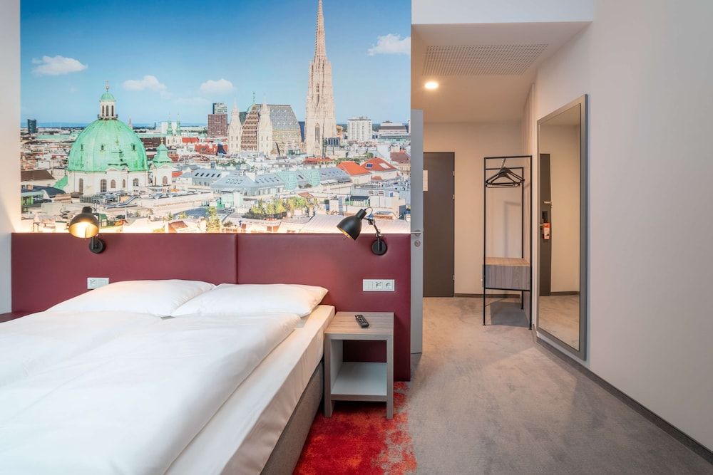 Campanile Vienna South Standard Room, 1 King Bed 8