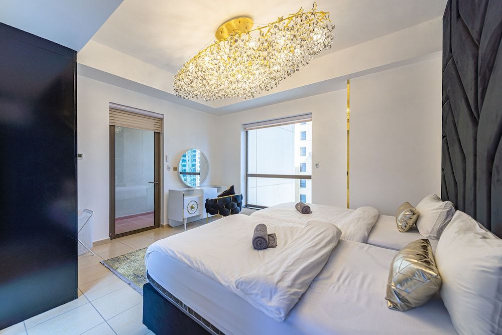 undefined Marco Polo - Deluxe Waterfront Roomy Apt, Perfect for Groups 8