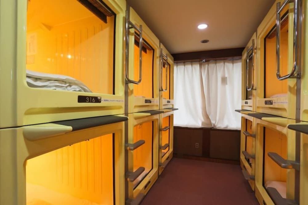 undefined Capsule and Sauna Narimasu - Caters to Men 2