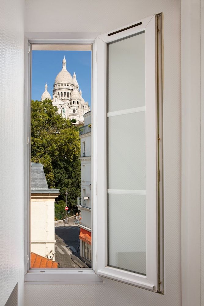 undefined Le Village Montmartre by Hiphophostels 2