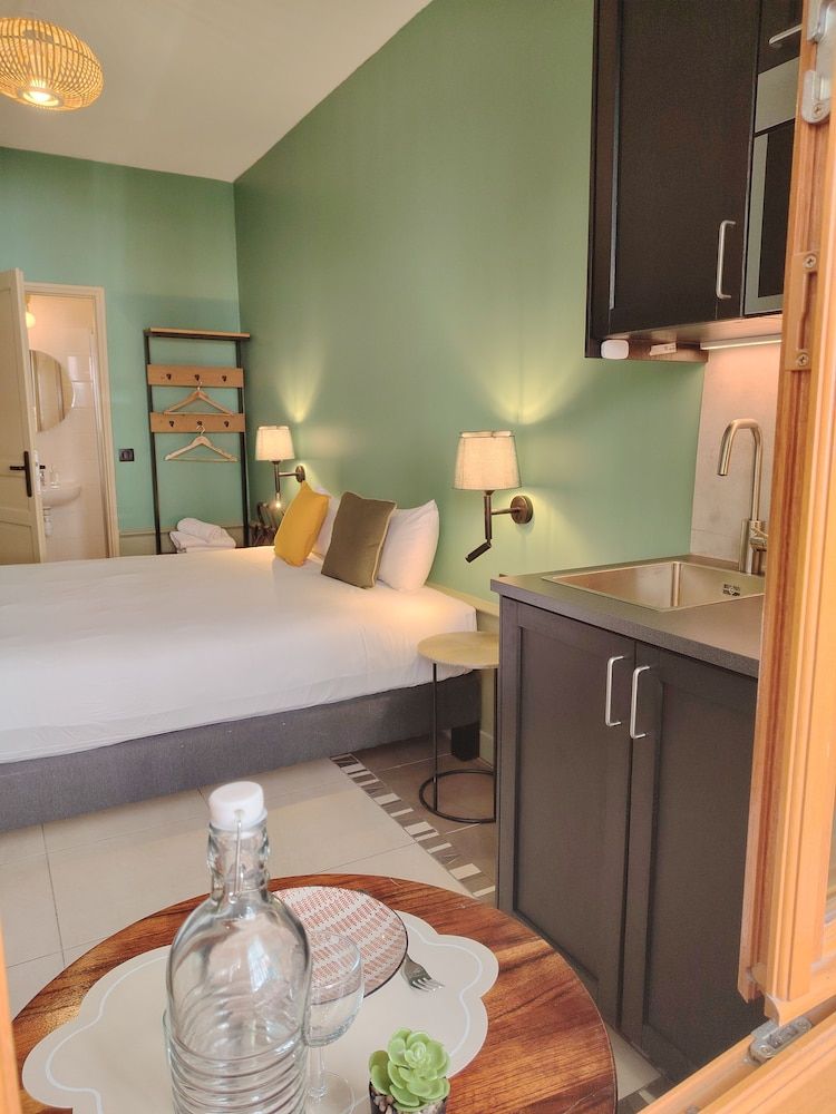 undefined Le Village Montmartre by Hiphophostels 9