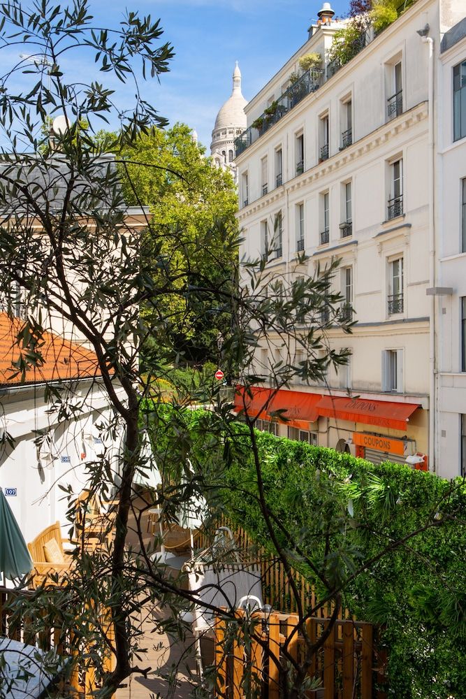 undefined Le Village Montmartre by Hiphophostels 5