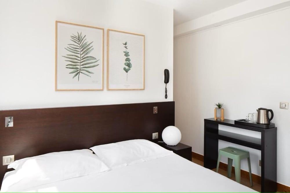 Le Village Montmartre by Hiphophostels Classic Double Room