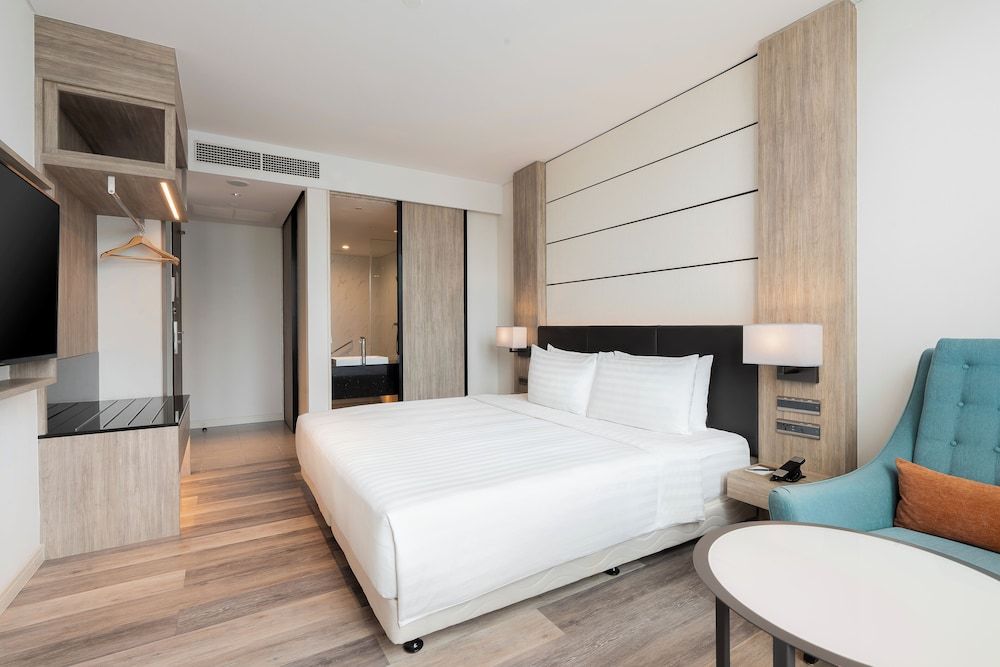 Standard Corner King Room