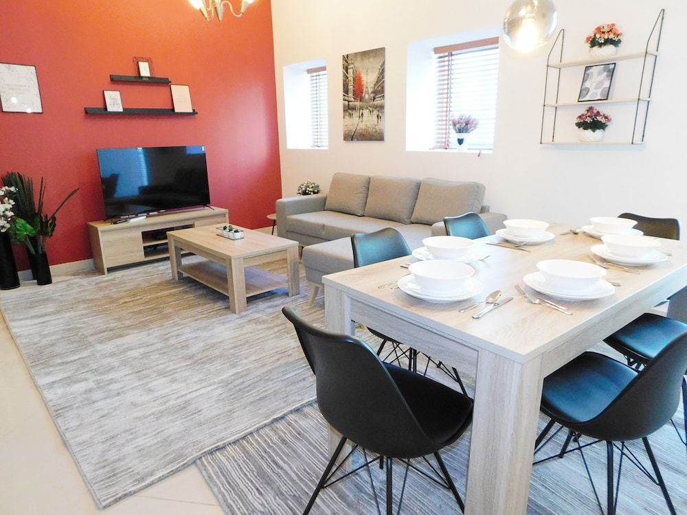 undefined Luton Vacation Homes Continental Tower 8