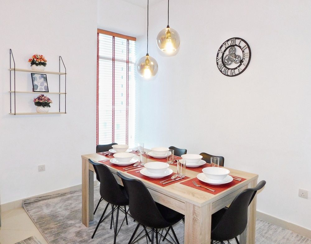 undefined Luton Vacation Homes Continental Tower 9