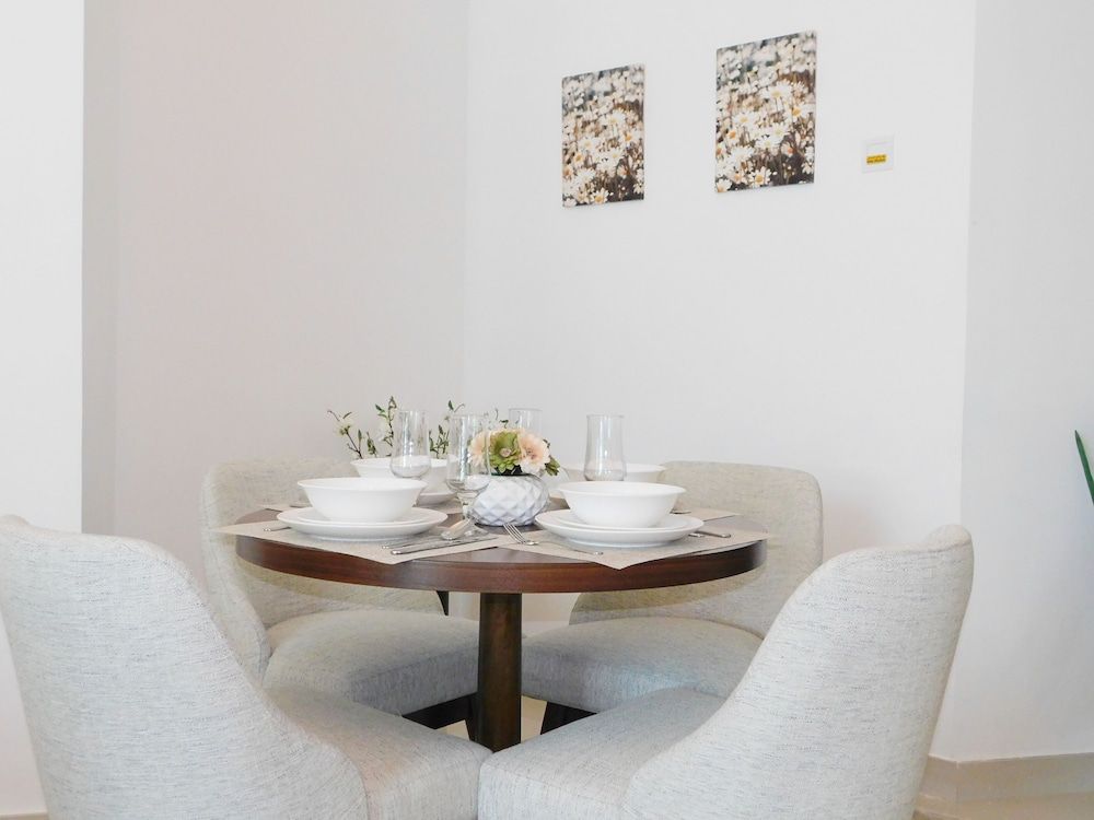 undefined Luton Vacation Homes Continental Tower 7