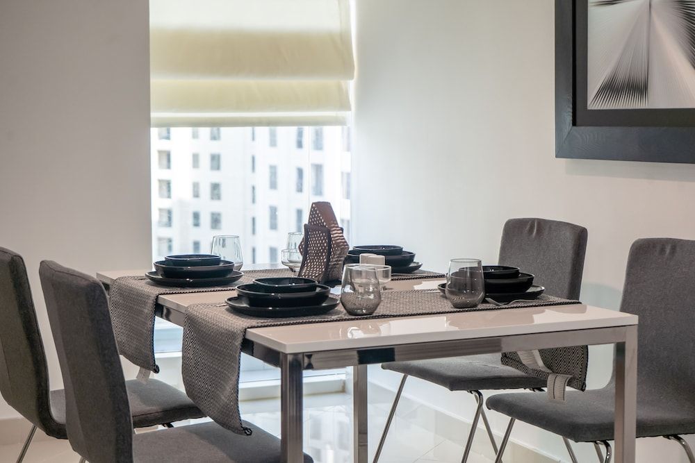 undefined Luton Vacation Homes Continental Tower 4