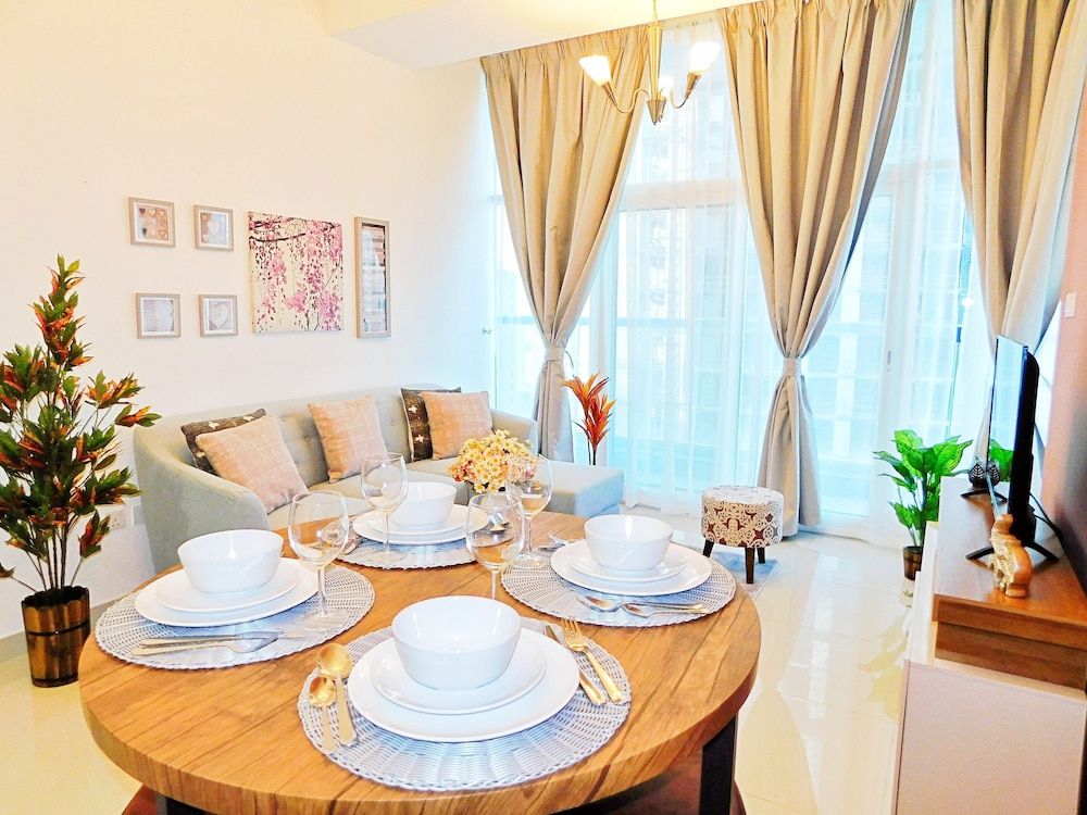 undefined Luton Vacation Homes Continental Tower 6