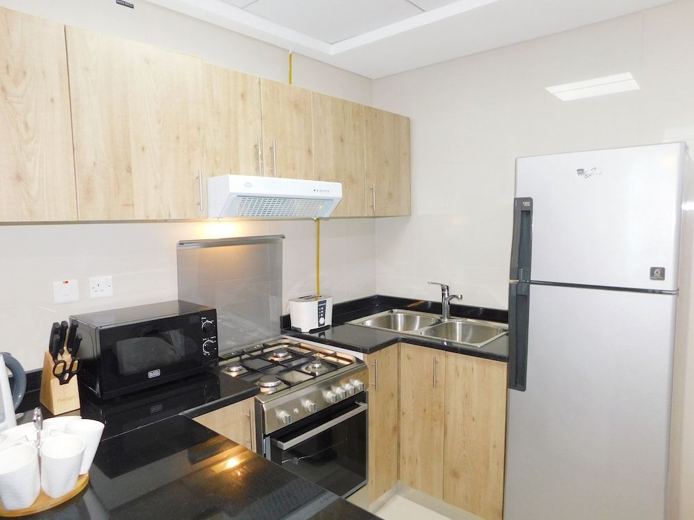 undefined Luton Vacation Homes Continental Tower 10