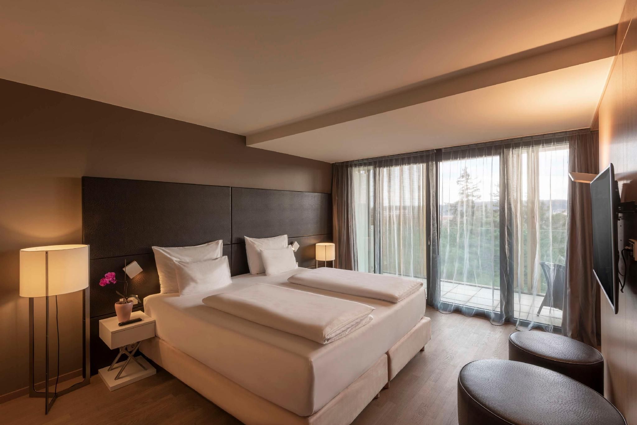 King Junior Suite with Balcony View