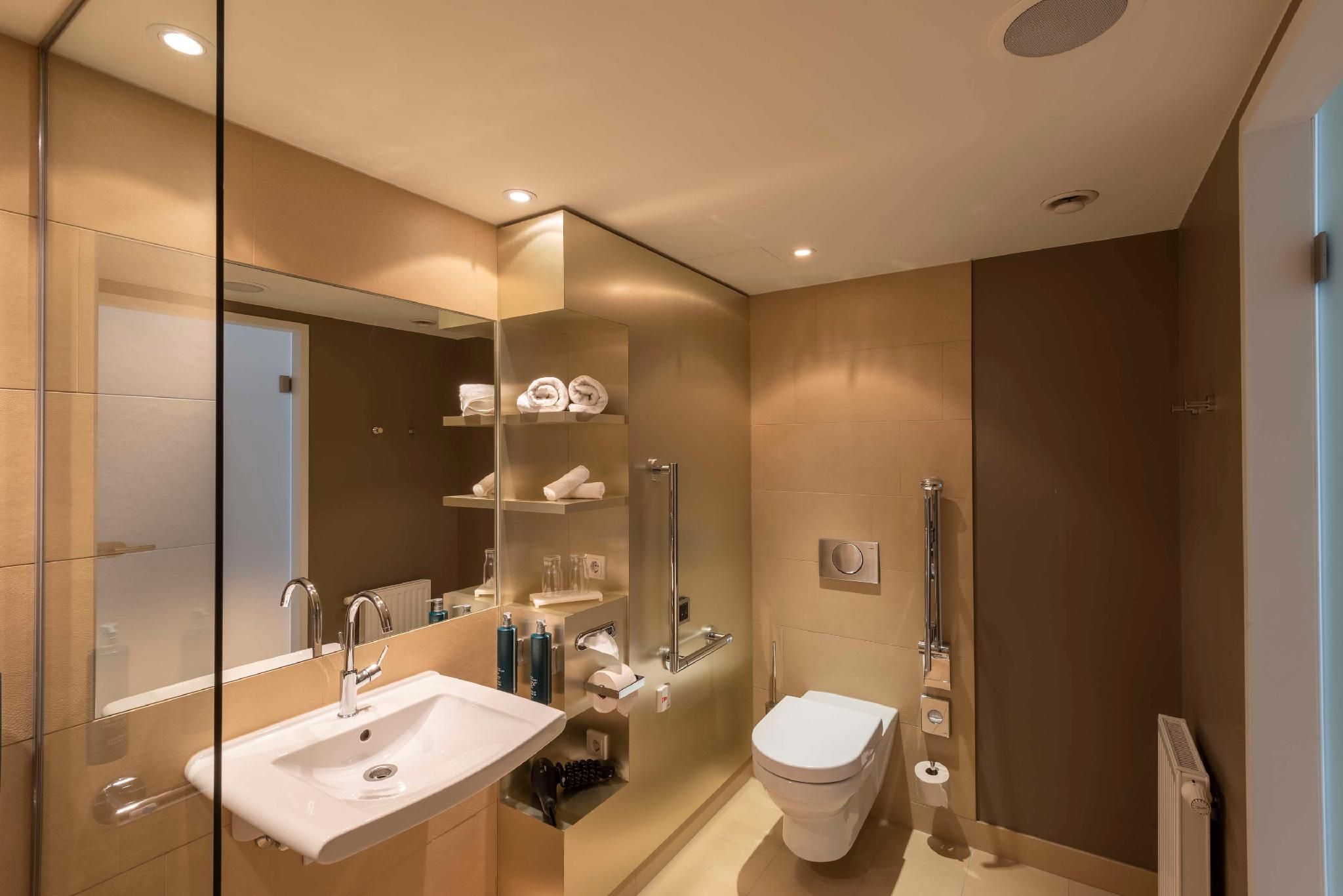 Modern Apartment Wiener Stadthalle 1 King Accessible Room 3