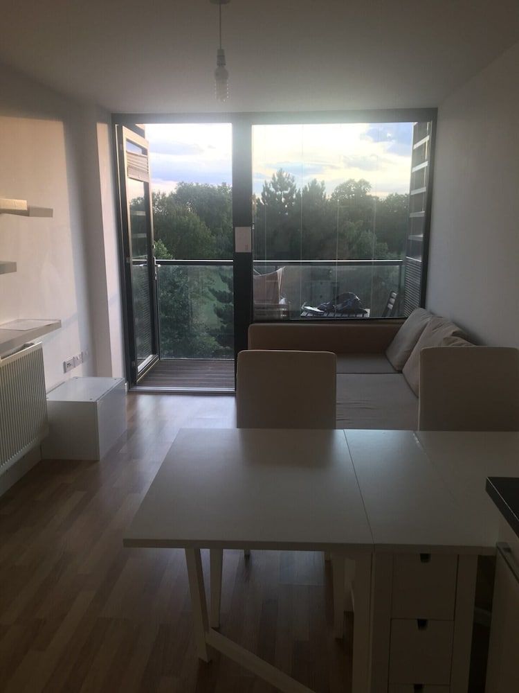 undefined Bright & Modern 1 Bedroom Flat in Shepherds Bush 6