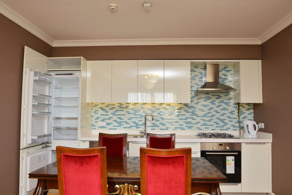 Double Park Suites Senior Apartment 5