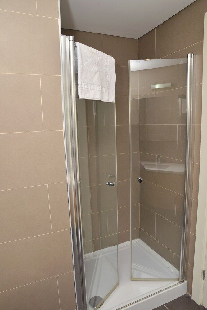 Double Park Suites Senior Apartment 9