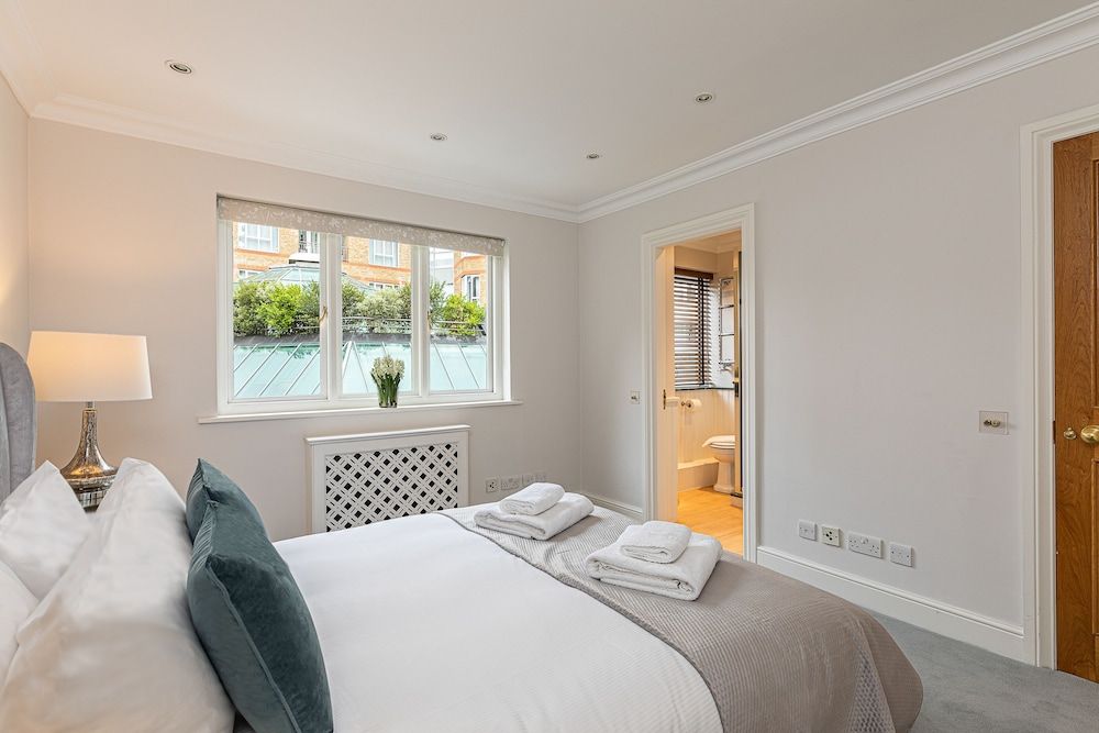 JOIVY Stunning 6-bed house near Harrods in Knightsbridge House (6 Bedrooms) 2