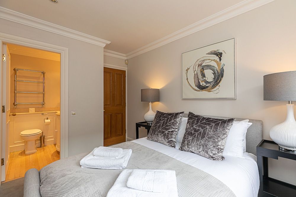 JOIVY Stunning 6-bed house near Harrods in Knightsbridge House (6 Bedrooms) 4