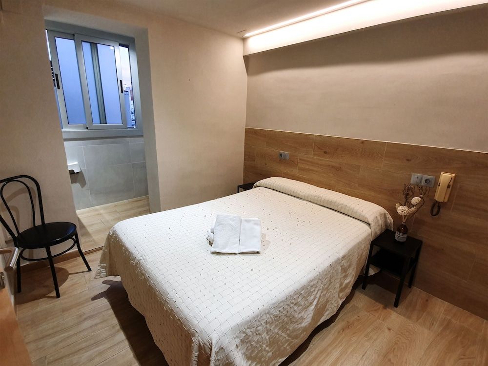 Hostal Sant Ramón Double Room, Shared Bathroom (Shower in room) 2