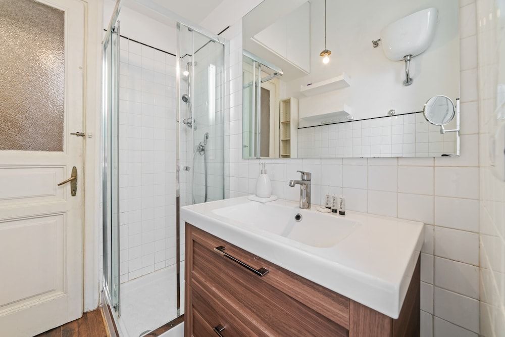 Bright and Spacious Philbeach Garden Apartment Basic Apartment, Multiple Beds 21