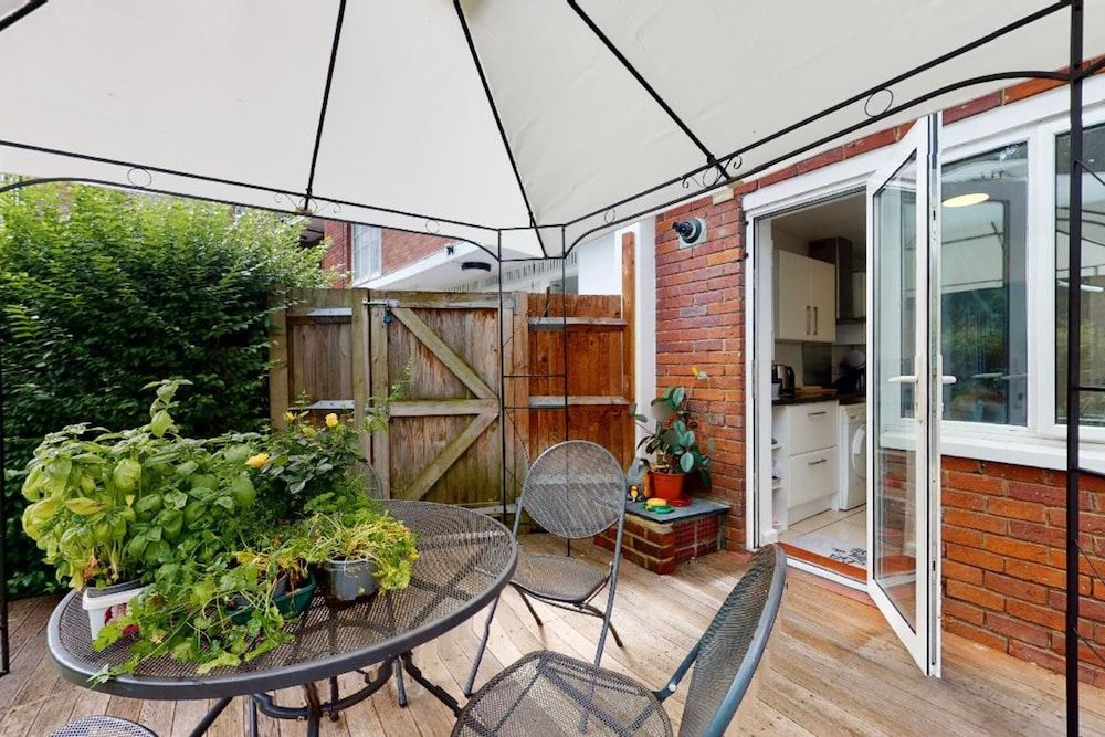 Bright and Spacious Philbeach Garden Apartment Basic Apartment, Multiple Beds 16