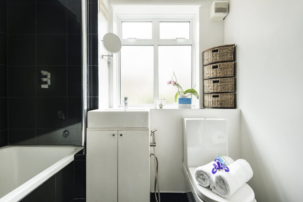 Bright and Spacious Philbeach Garden Apartment Basic Apartment, Multiple Beds 19