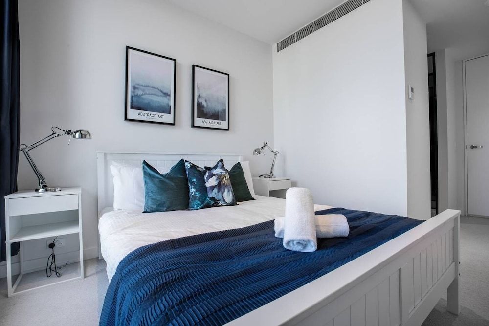 undefined Breathtaking Lake/parkview Apt Pool&gym@3br 7