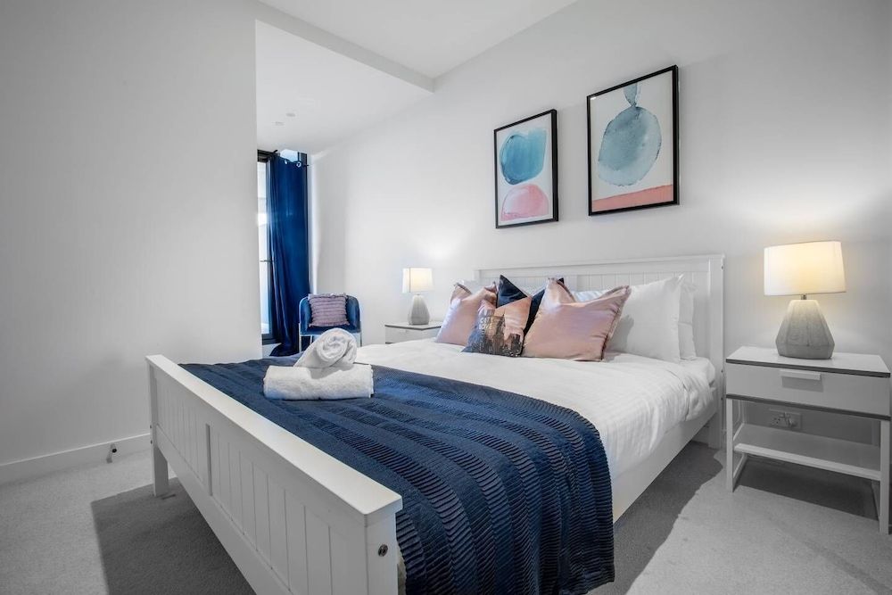 undefined Breathtaking Lake/parkview Apt Pool&gym@3br