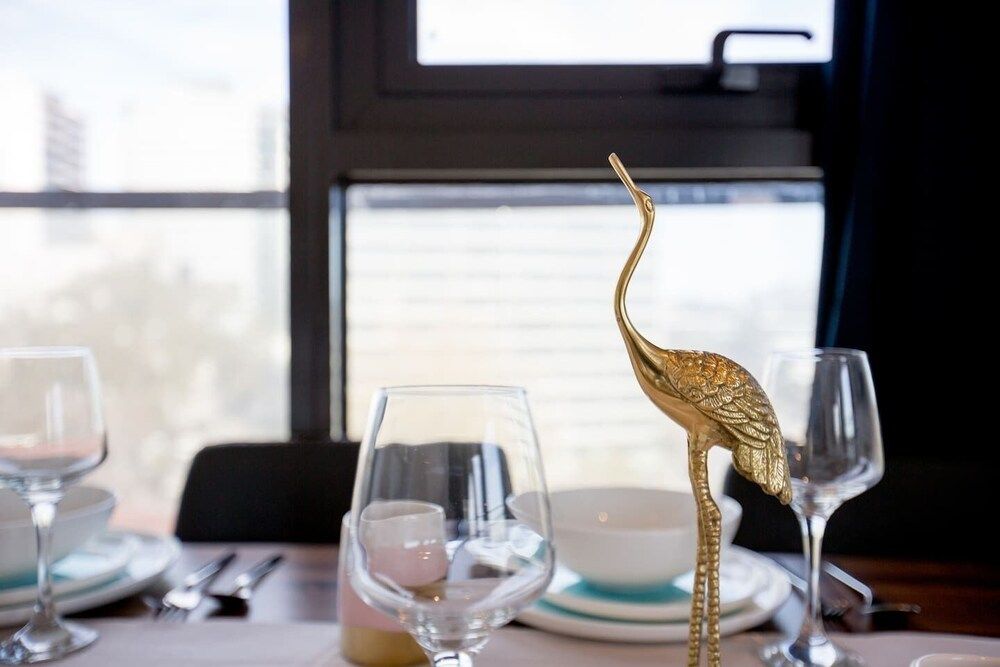 undefined Breathtaking Lake/parkview Apt Pool&gym@3br 4