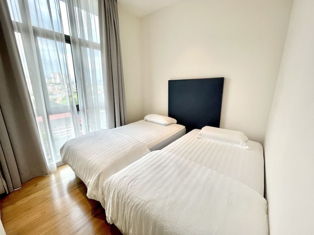 Damai 88 Condominium Superior Apartment, 3 Bedrooms, City View 2