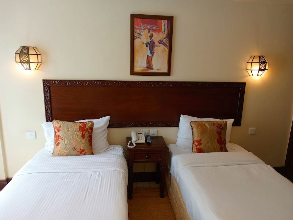 The Heron By Sarovar Portico India Standard Room, 2 Twin Beds 5