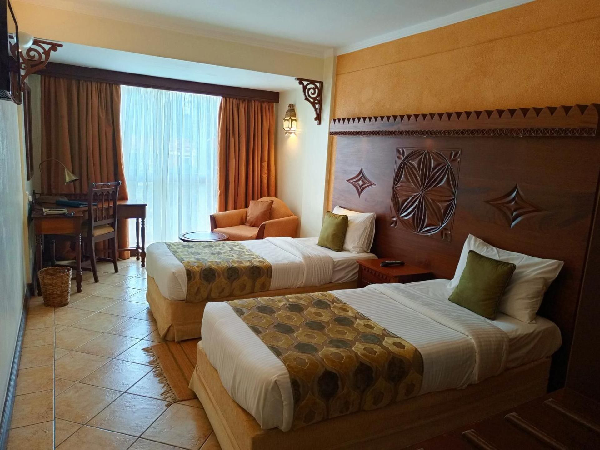 Superior Room 2 Single Beds, 24Sqm, Air Conditionned, Room Service, Tea And Coffee, Flat Screen Tv