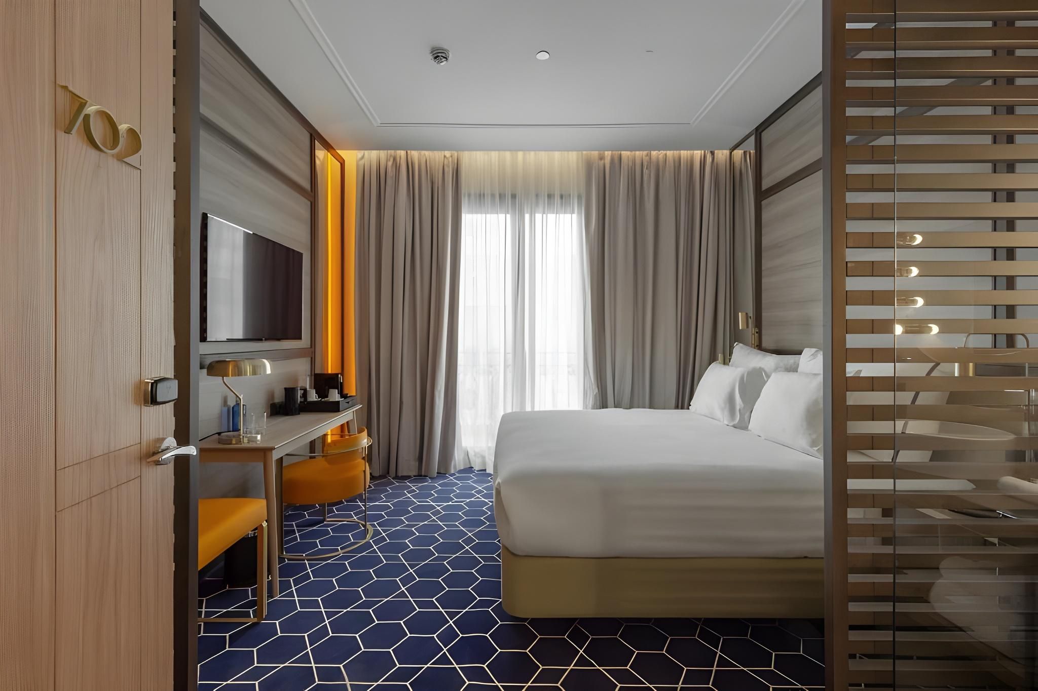 Pestana CR7 Gran Vía Madrid Superior Room 4