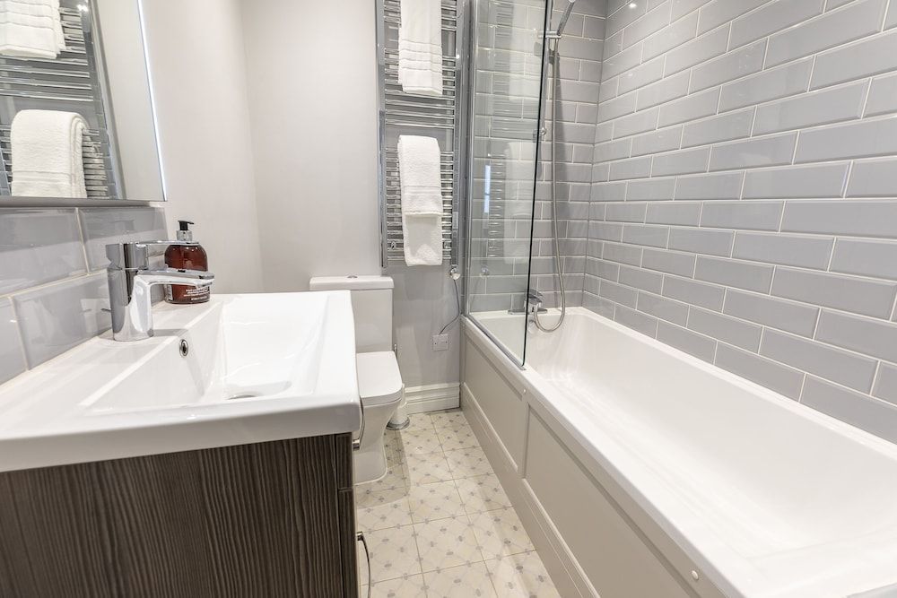 JOIVY Gorgeous 3-bed maisonette in Westbourne Green with patio House (3 Bedrooms) 6