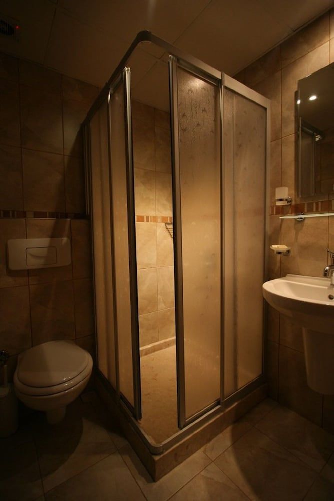 Hotel Peninsula Economy Double Room 3