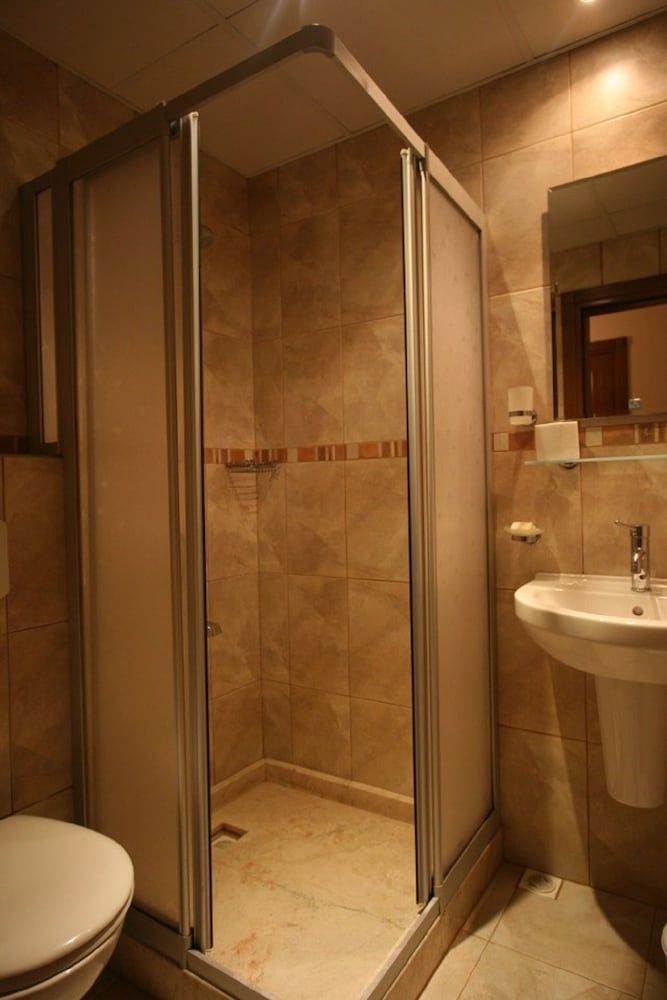Hotel Peninsula Economy Double Room 4