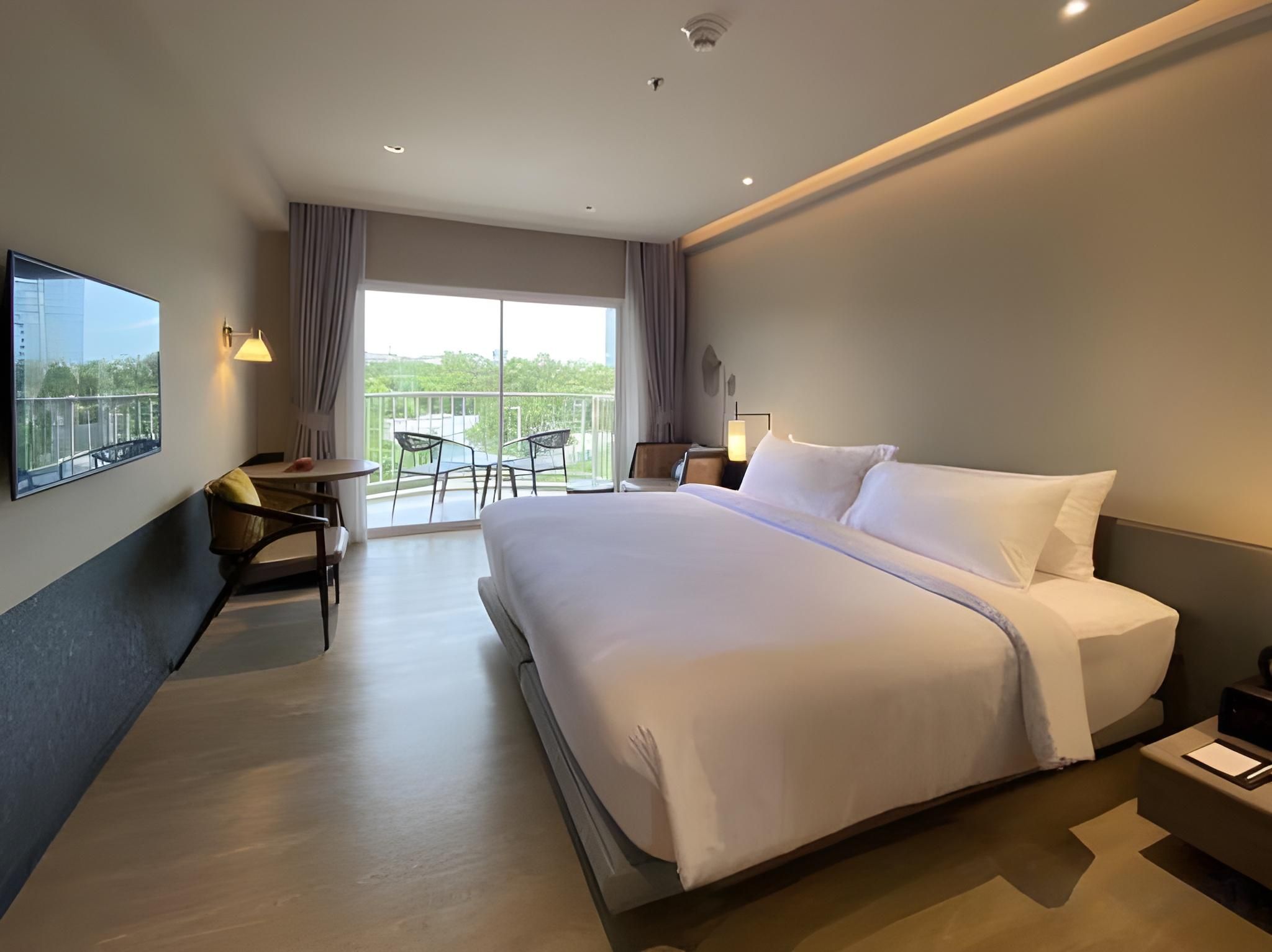 Cross Pattaya Pratamnak Urban Room King or Twin 2