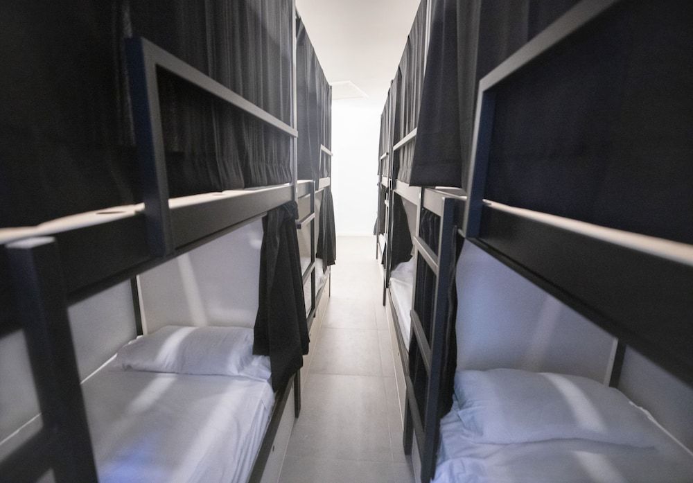 Hostel MYD La Latina 1 cama en habitación compartida mixta de 10 camas, baño privado 6