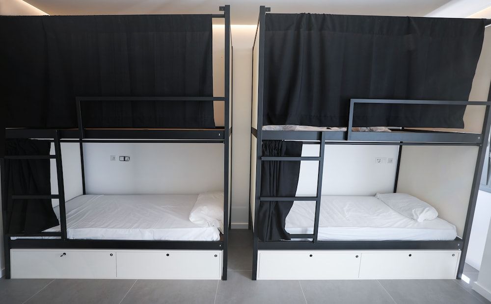 Hostel MYD La Latina 1 cama en habitación compartida mixta de 10 camas, baño privado 14